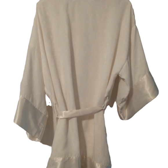 Victoria Secret Satin Short Floral Robe - Picture 2 of 13